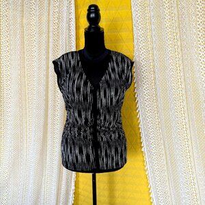 🦋 5 for $25 Black and White Ruched Waist Stretch Sleeveless Office Top Size L